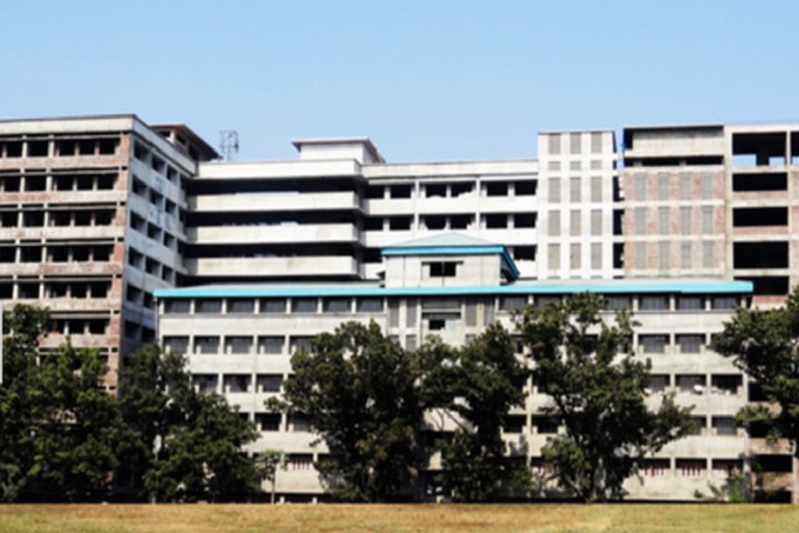 https://cache.careers360.mobi/media/colleges/social-media/media-gallery/3534/2019/4/1/Campus View of Pillais HOC College of Engineering and Technology Rasayani_Campus-view.png